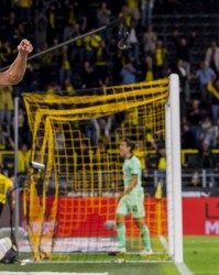  多特蒙德绝杀法兰克福，哈兰德双响建功  