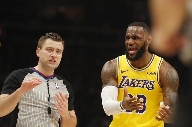  特雷杨52分老鹰加时险胜黄蜂  